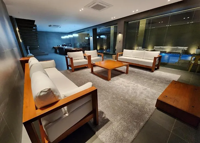 Luxury Poolvilla First *